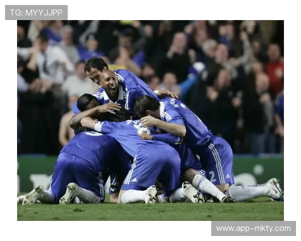 斯坦福桥看台致敬离队传奇，温情时刻点缀激烈比赛