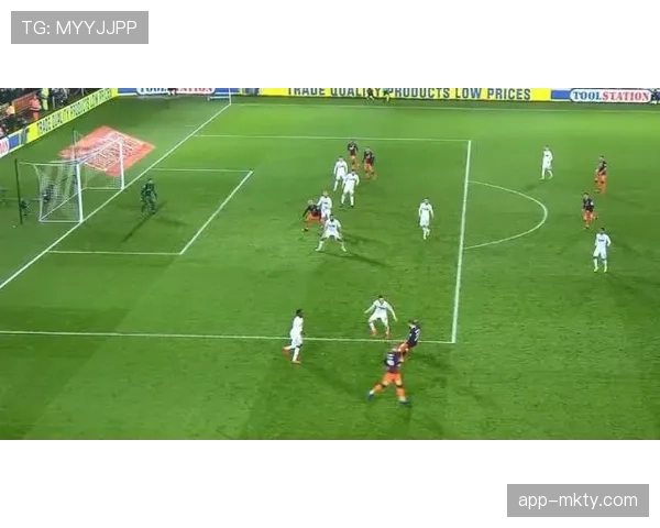 “青训报道：曼城青训学院引入定位球战术沙盘推演课程”